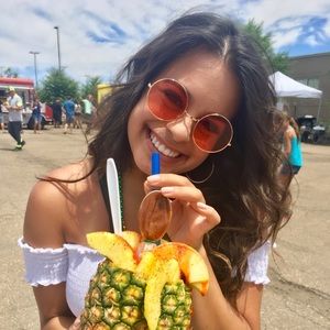 Meet your Posher, Elaria